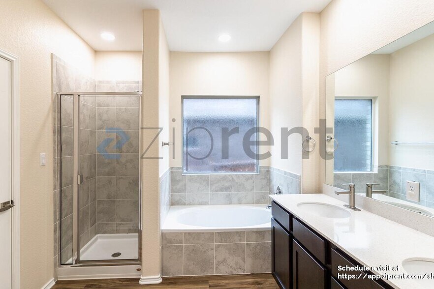 Building Photo - 1528 Brueggerhoff Rd