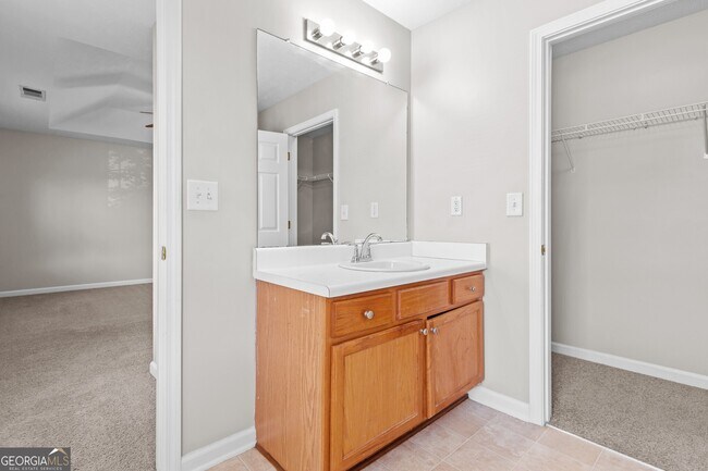 Building Photo - 2284 Oakland Spring Dr