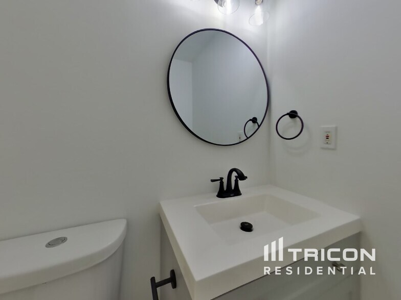 Building Photo - 2954 Lighthouse Ct