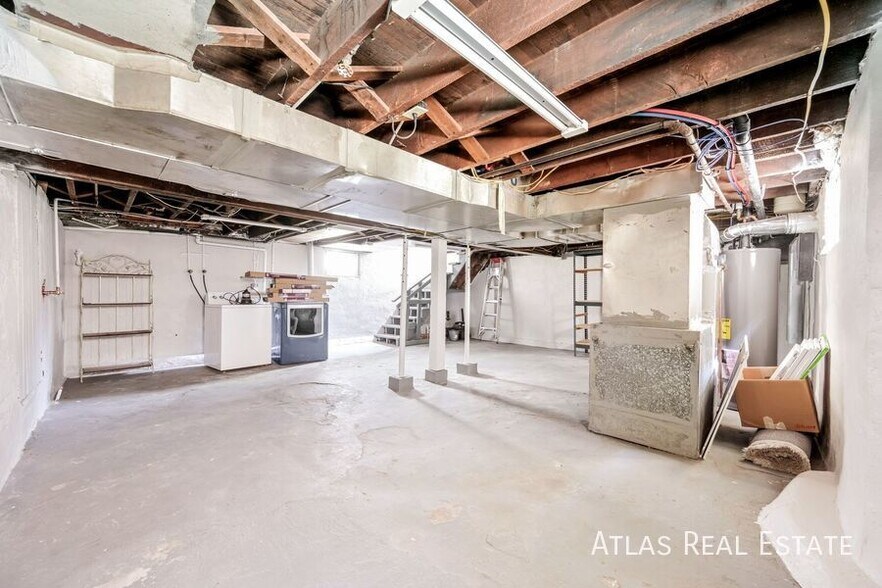 Building Photo - 3041 W 29th Ave