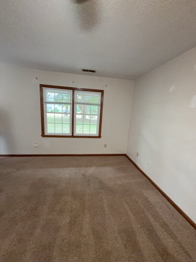 Building Photo - 176 Waters Rd