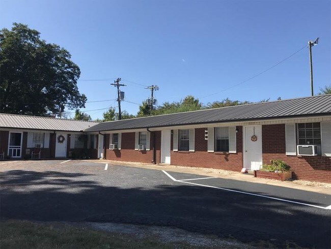 Building Photo - 516 E Charles St