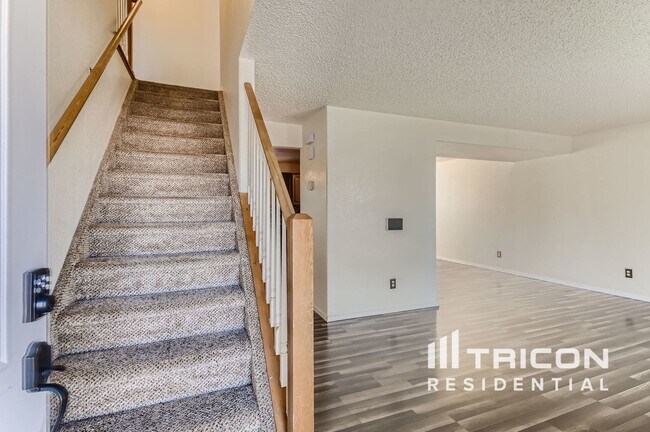 Building Photo - 862 Marshall Dr
