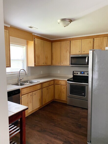 Building Photo - 106 Attu St