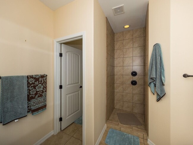 Building Photo - Furnished pool home for rent!