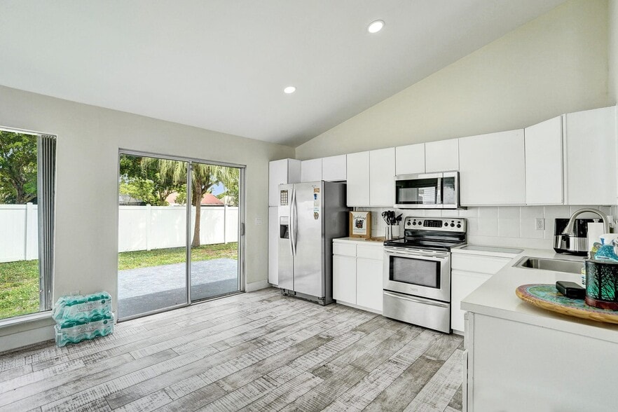 Building Photo - 8467 Dynasty Dr