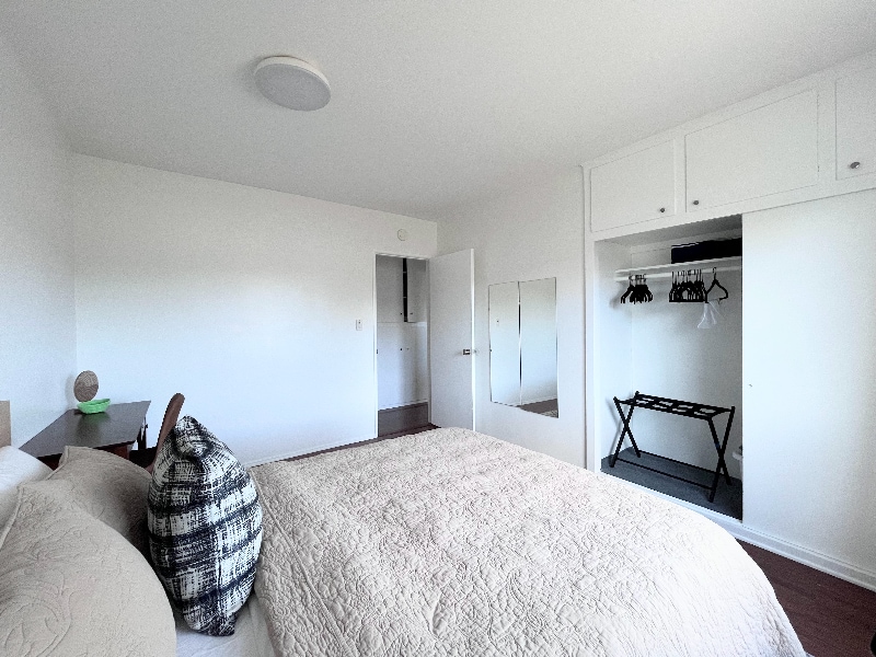 Building Photo - 1051 W 170th St