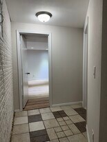 Building Photo - 841 Crisman Dr