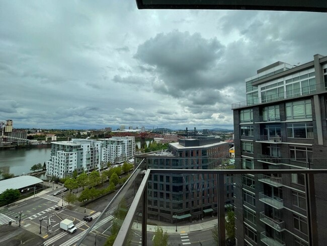 Building Photo - Incredible 1Bd/1Ba Fully Furnished Condo in the Pearl!!!! Corner Unit with Spectacular Views & Ga...