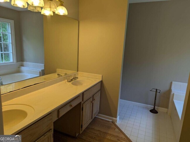 Building Photo - 1785 Brambletts Walk