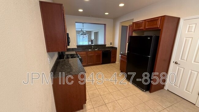 Building Photo - 565 Connemaras Ct