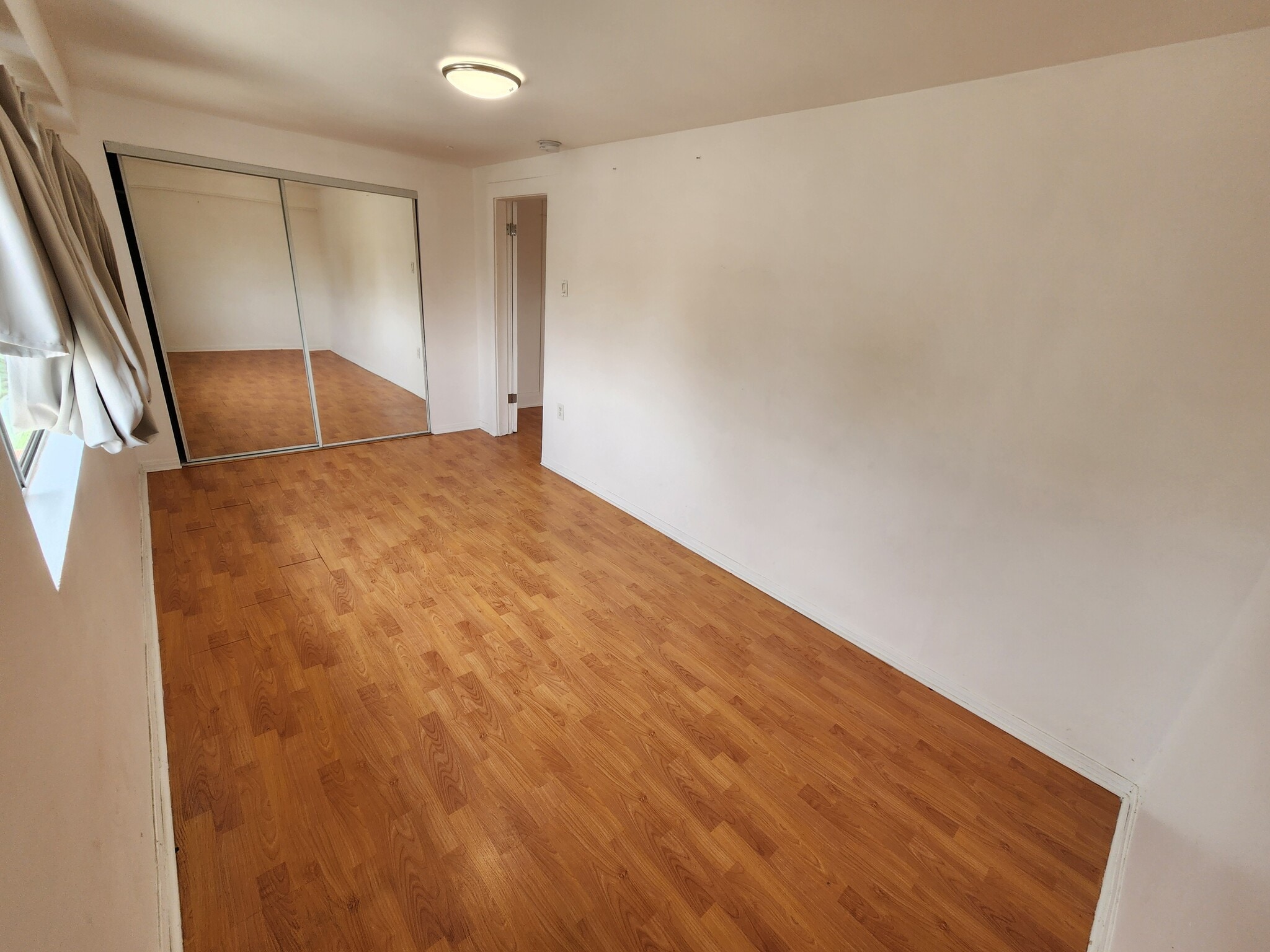 Building Photo - 820 N Edgemont St