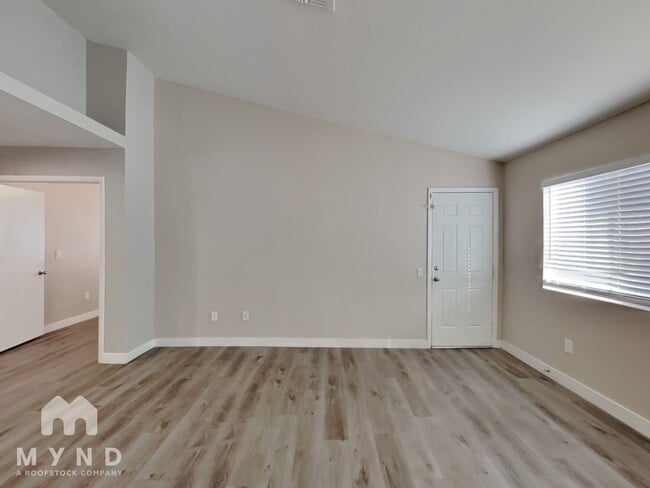 Building Photo - 5304 Del Lago Dr