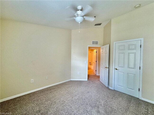 Building Photo - 860 Hampton Cir