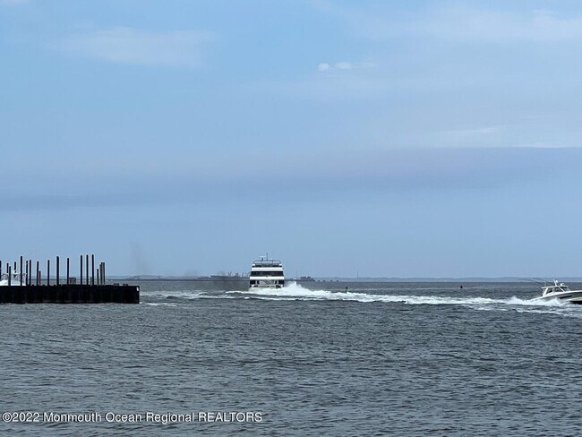 Building Photo - 324 Shore Dr