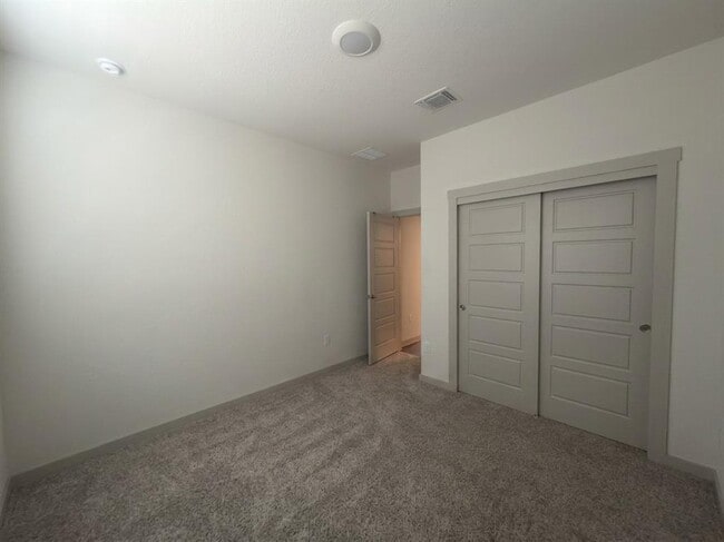 Building Photo - 3001 Egan Dr