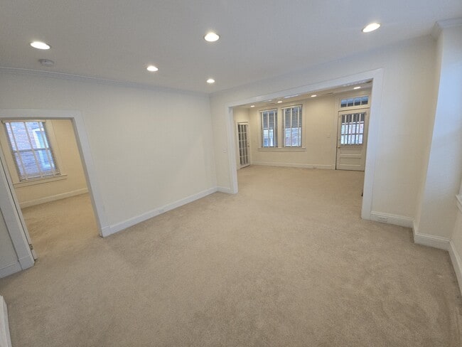 Building Photo - 621 W Princess Anne Rd