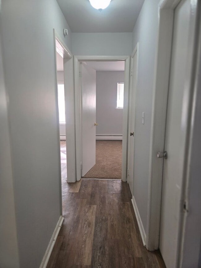 Building Photo - 2 bedrooms, 1 bathroom, 1st floor