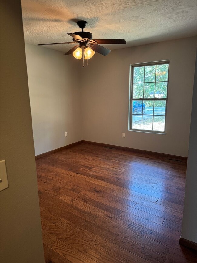 Building Photo - Beautiful Home Strafford, Missouri