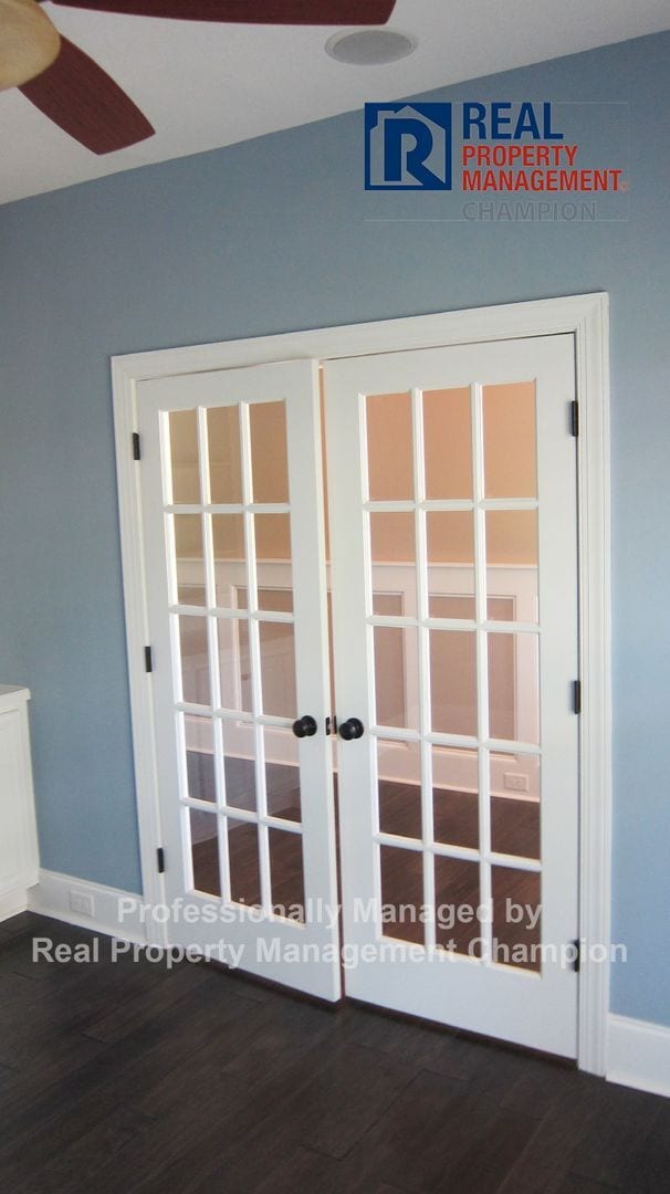 Building Photo - Custom Executive Home with Community Water...