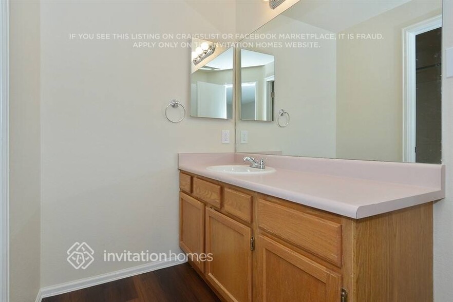 Building Photo - 5822 W 114th Pl