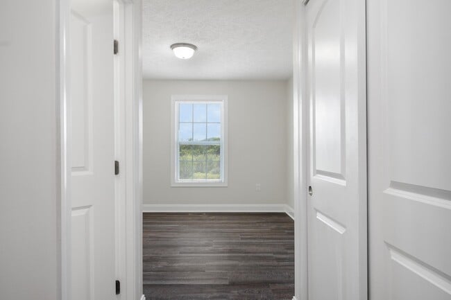 Building Photo - 445 Skylar Dr