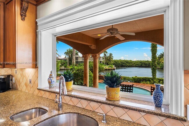 Building Photo - 600 Marquesa Dr