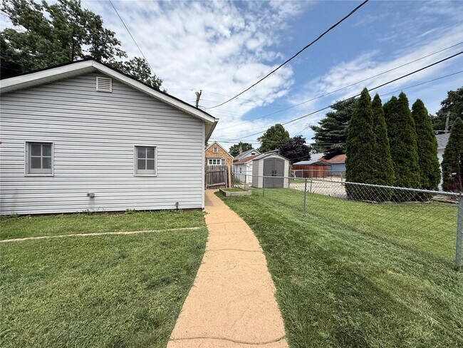 Building Photo - 5457 Robert Ave