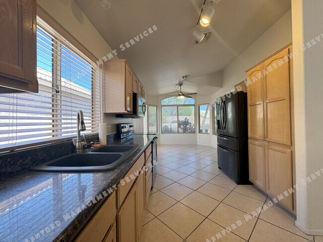 Building Photo - ***MOVE IN SPECIAL!*** BEAUTIFUL 3 BEDROOM...