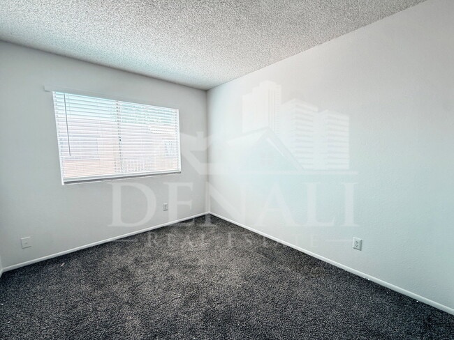 Building Photo - 4006 S 44th St