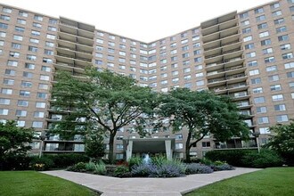 Building Photo - 7033 N Kedzie Ave