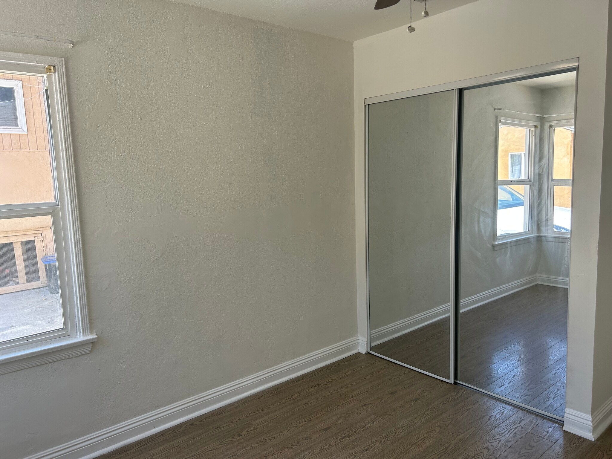 Building Photo - 245 W Elm Ave