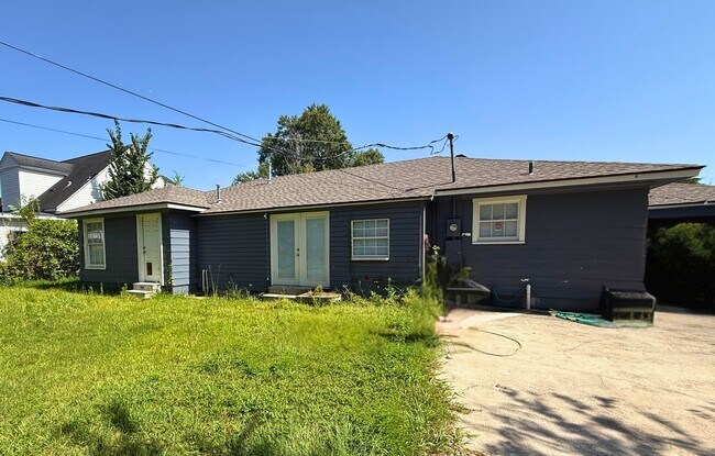 Building Photo - 2330 Rusk St