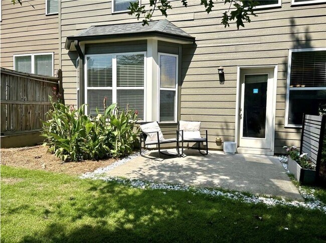 Building Photo - 220 Stone Park Dr