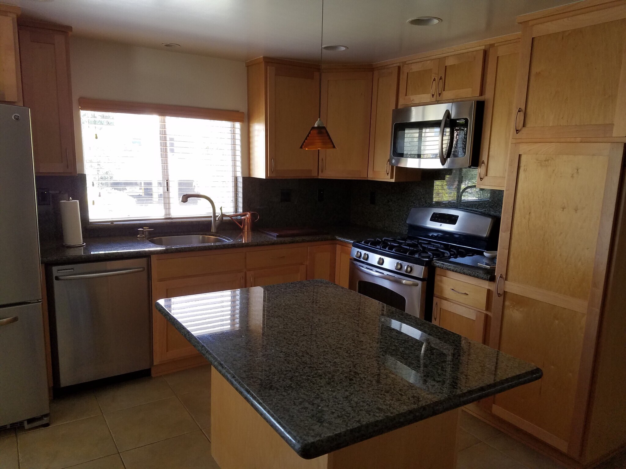 Kitchen Island - 11946 Dorothy St