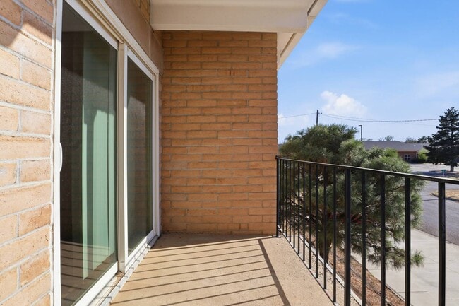 Building Photo - 500 NE 15th St