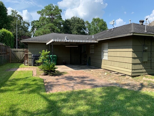 Building Photo - 7515 Schiller St