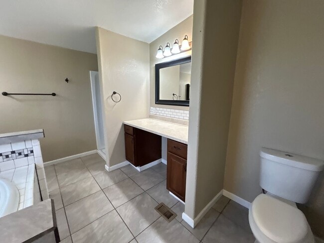 Building Photo - Country home for rent