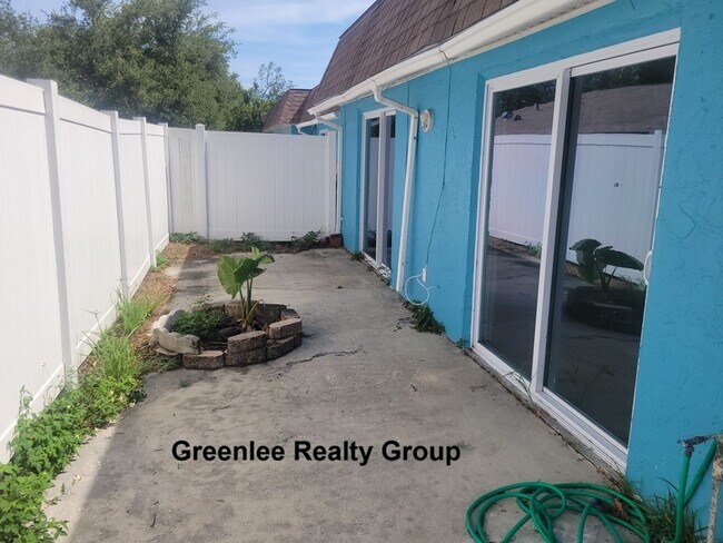 Building Photo - Cute 1/1 Apartment with Tile Floors & Private Patio!!