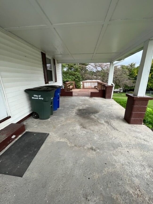 Building Photo - 2 bed 1 Bath Home Mount Airy NC