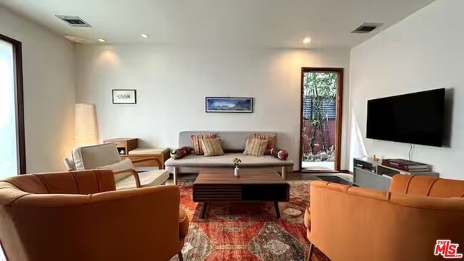 Building Photo - 3617 Maplewood Ave