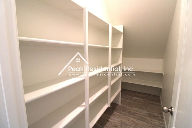 Building Photo - Newer 4bd/3ba Folsom Home with 2 Car Garage