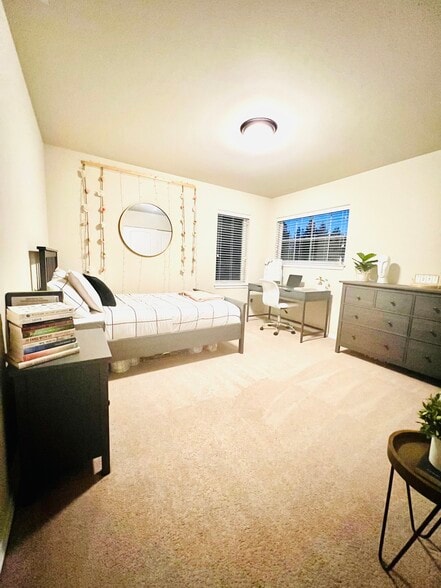 #3 bedroom - 18121 76th Ave E