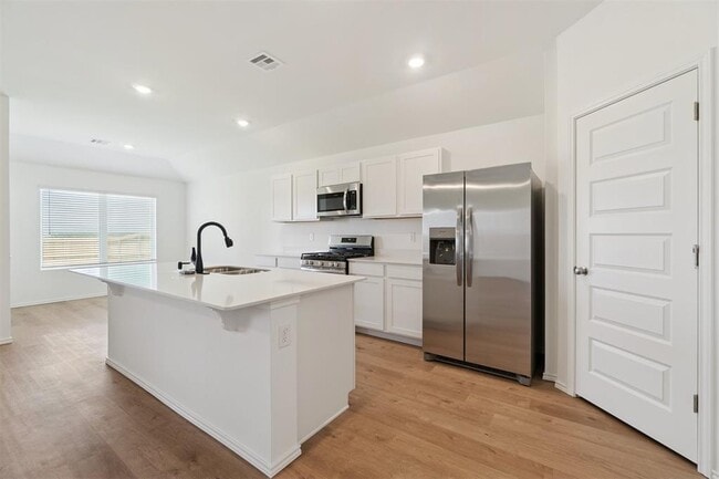 Building Photo - 5925 Bradford Pear Ln