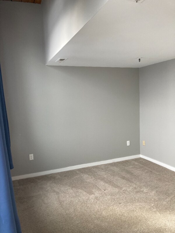 Building Photo - 471 Silver St
