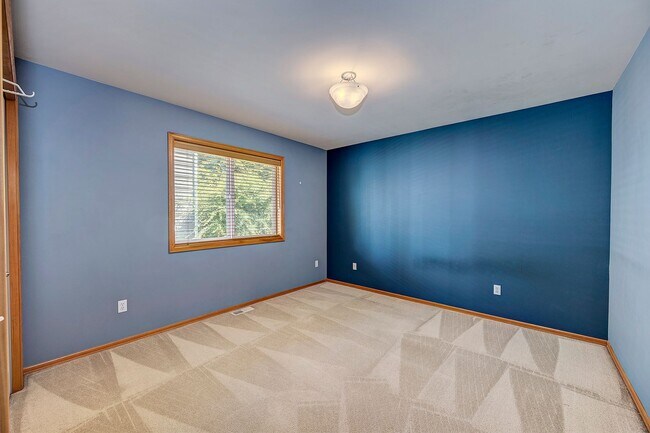 Building Photo - 4 bed 3 bath plus bonus room in Bothell