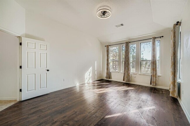 Building Photo - 212 Great Cir Cove