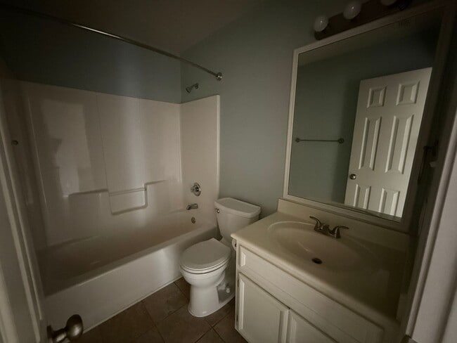 Building Photo - 408 Viola Dr