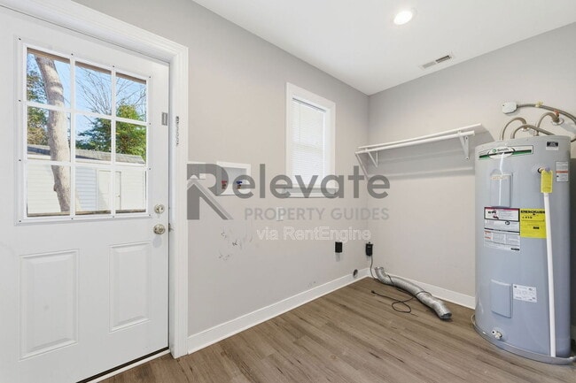 Building Photo - 8410 Yolanda Rd