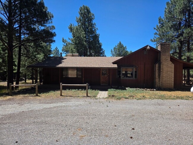 Primary Photo - **LEASE PENDING Idyllic Ranch style Home O...
